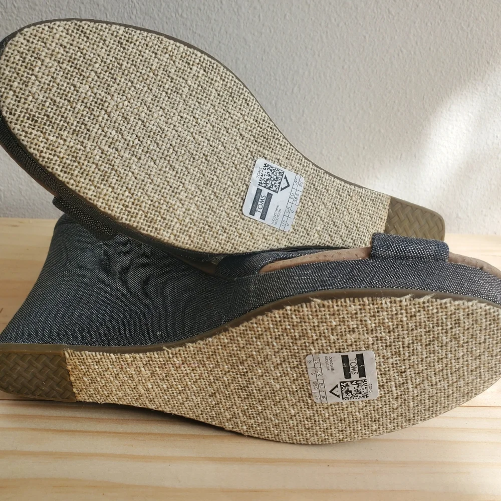 Toms step out